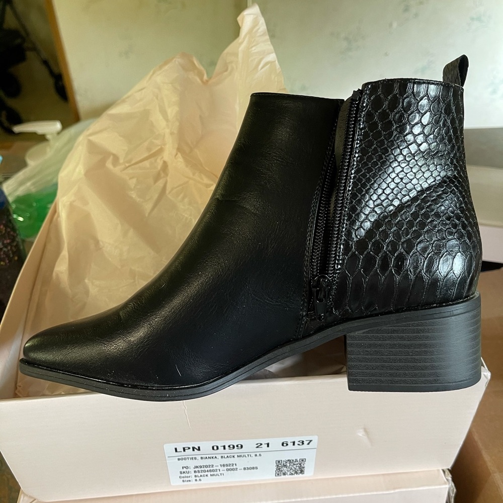 Brand new in box 8.5 JustFab black boots